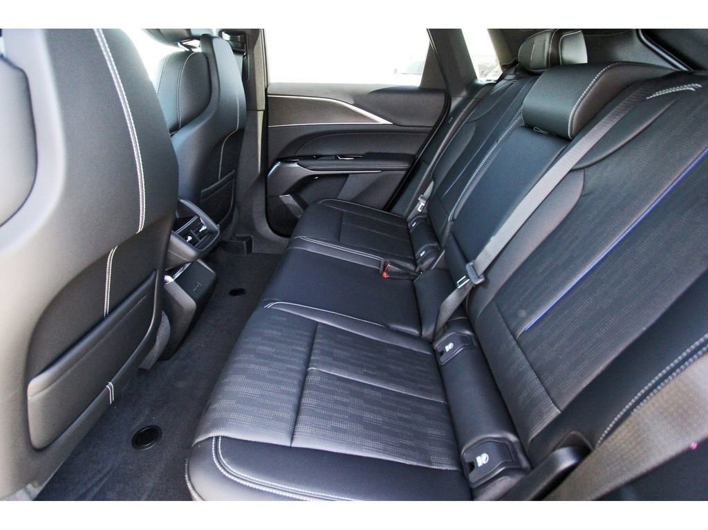 New 2026 Cadillac Lyriq Luxury image 7