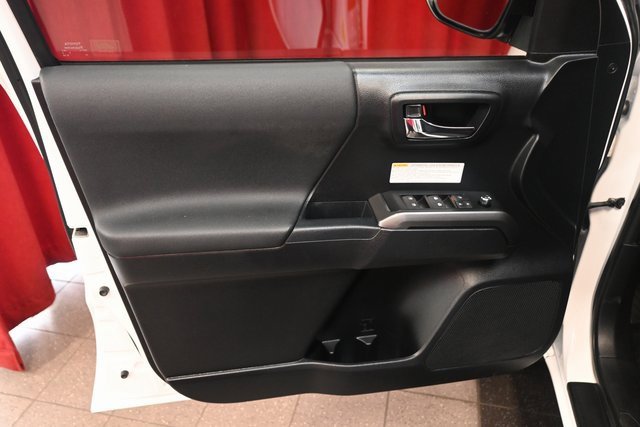 Certified 2017 Toyota Tacoma TRD Off-Road image 6