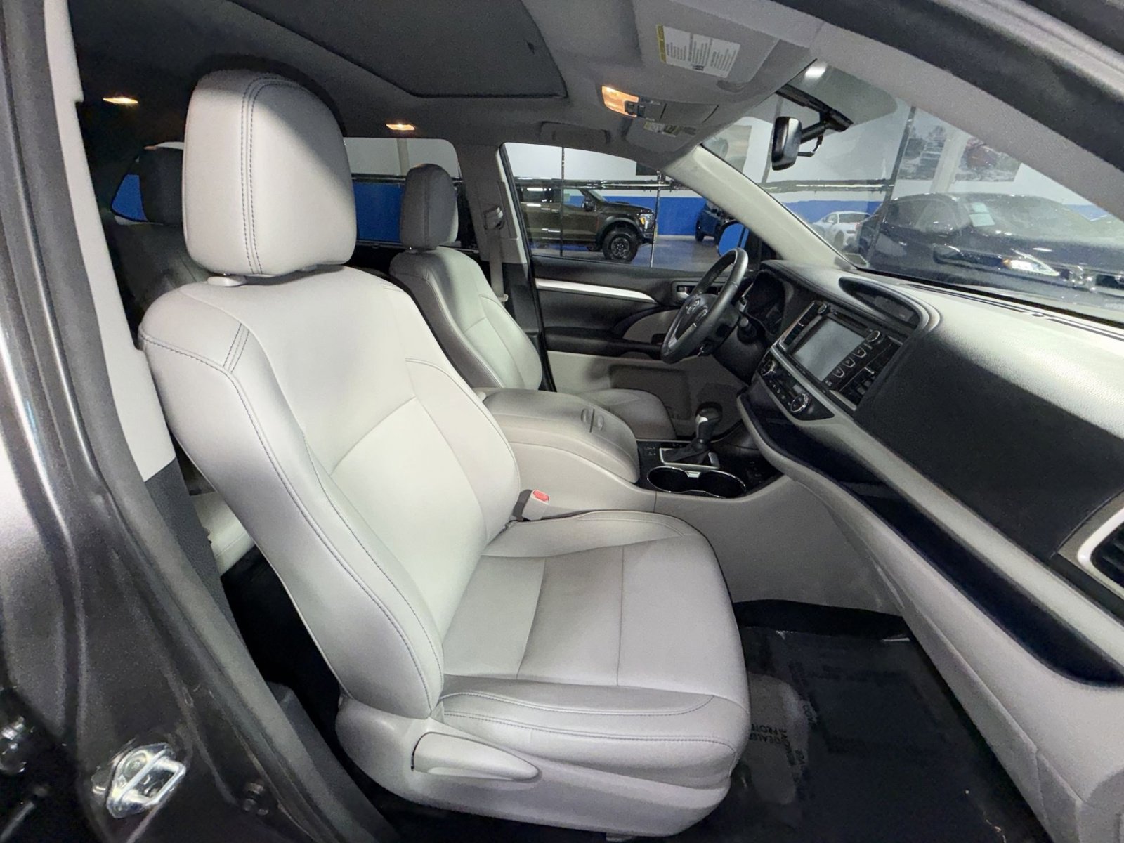 Used 2016 Toyota Highlander XLE image 24