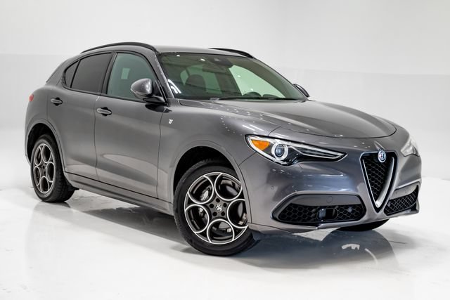 Used 2022 Alfa Romeo Stelvio Ti AWD/4WD image 5