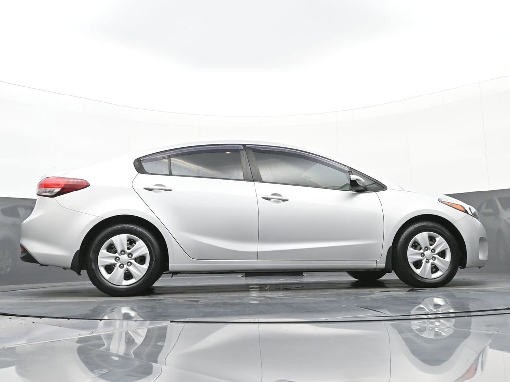 Used 2017 Kia Forte LX image 38