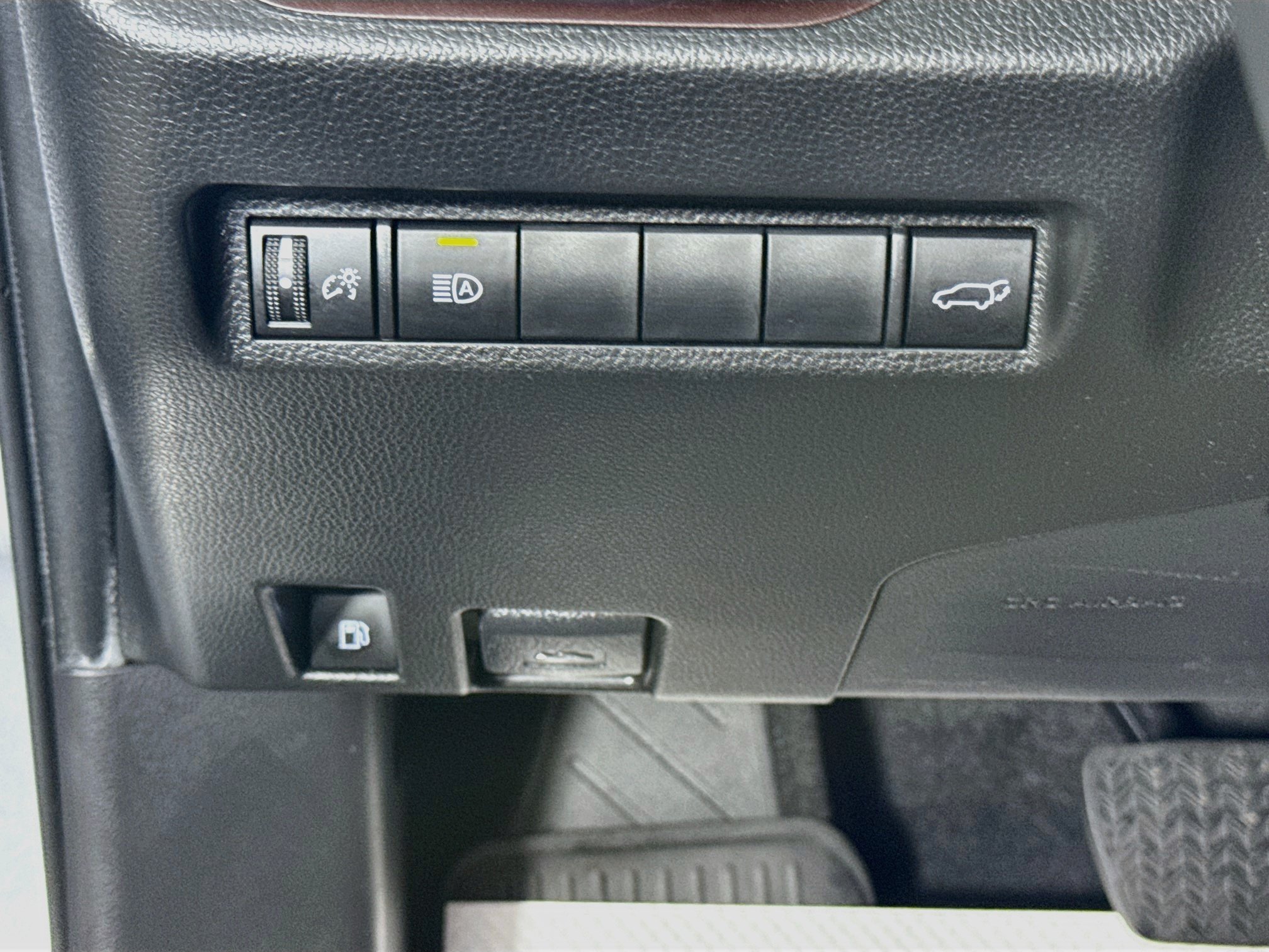 Certified 2022 Toyota RAV4 Limited AWD/4WD image 10