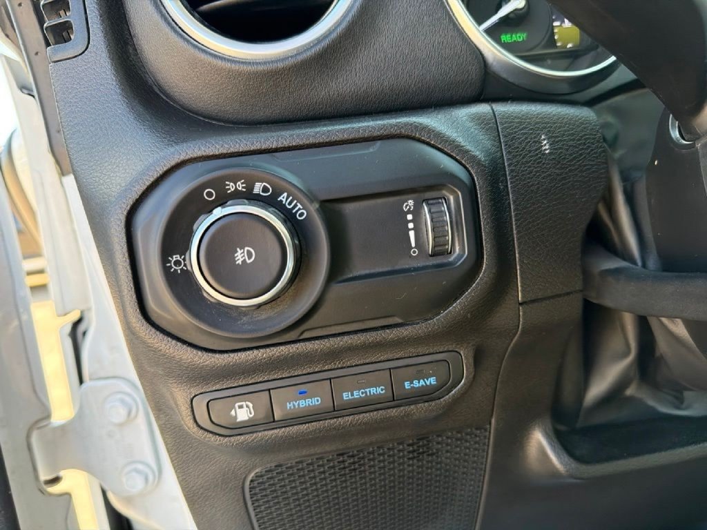 Used 2023 Jeep Wrangler Unlimited Sahara AWD/4WD image 20
