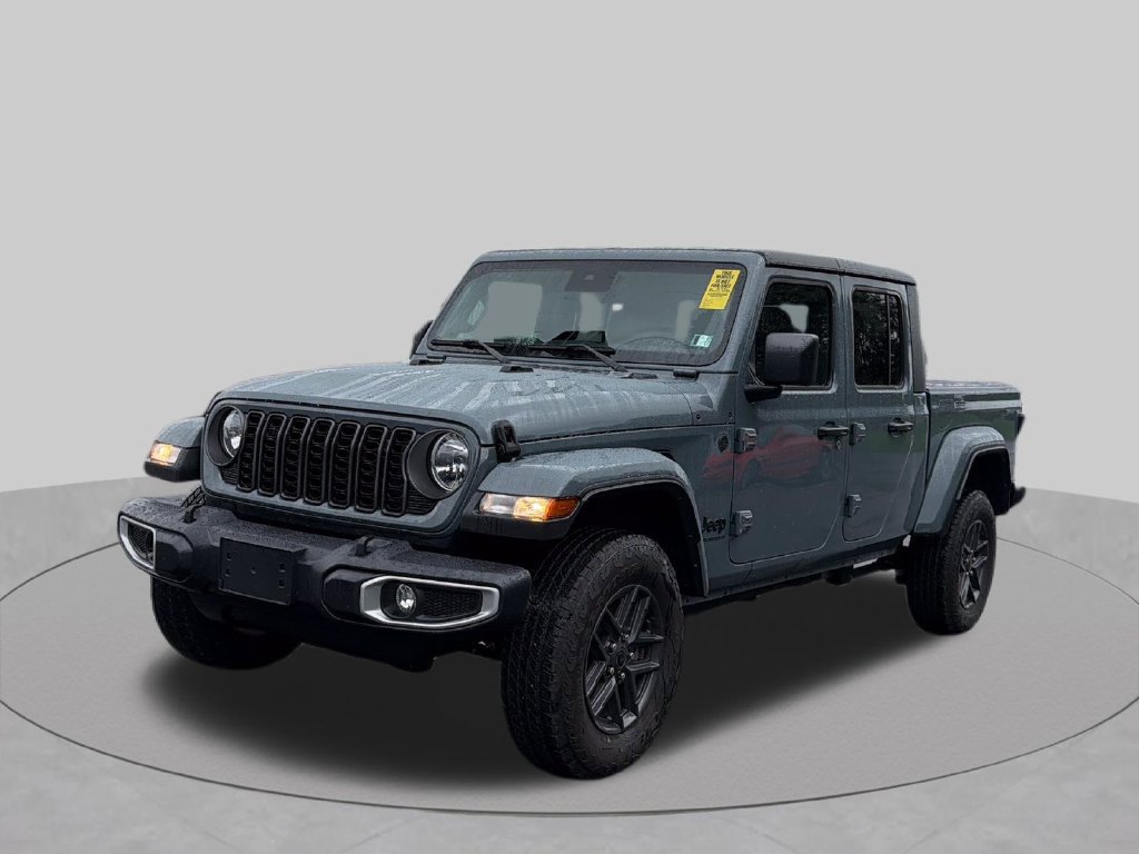 Used 2024 Jeep Gladiator Sport w/ Dual Top Group AWD/4WD image 3