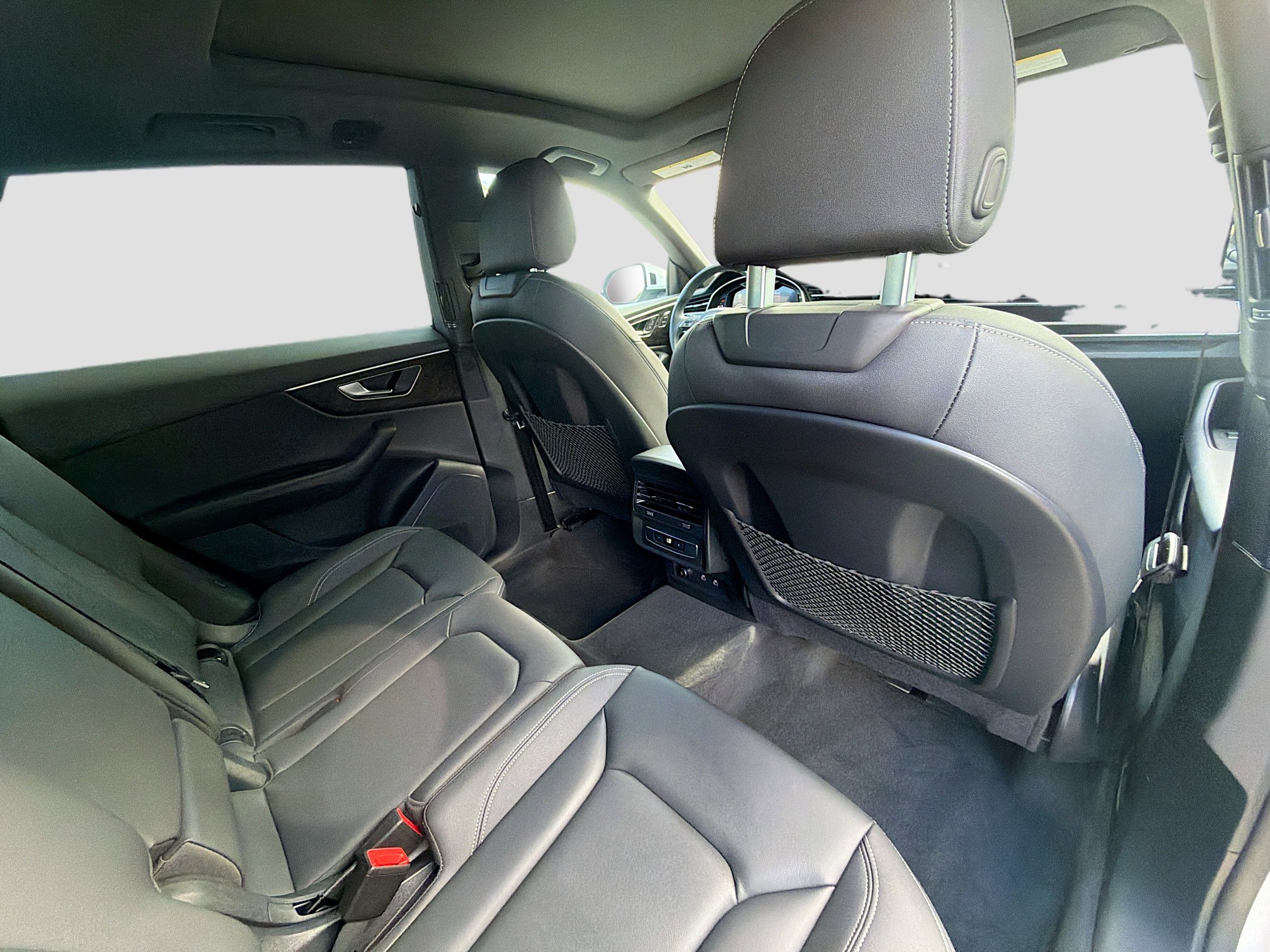 Used 2023 Audi Q8 Premium image 30