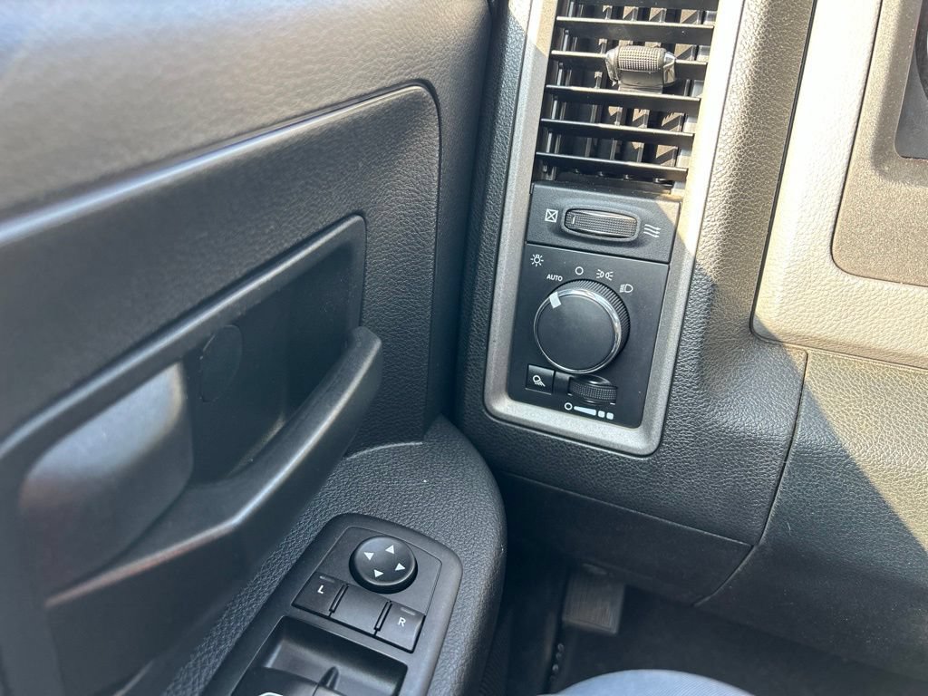 Used 2014 RAM 2500 Tradesman w/ Chrome Appearance Group AWD/4WD image 18