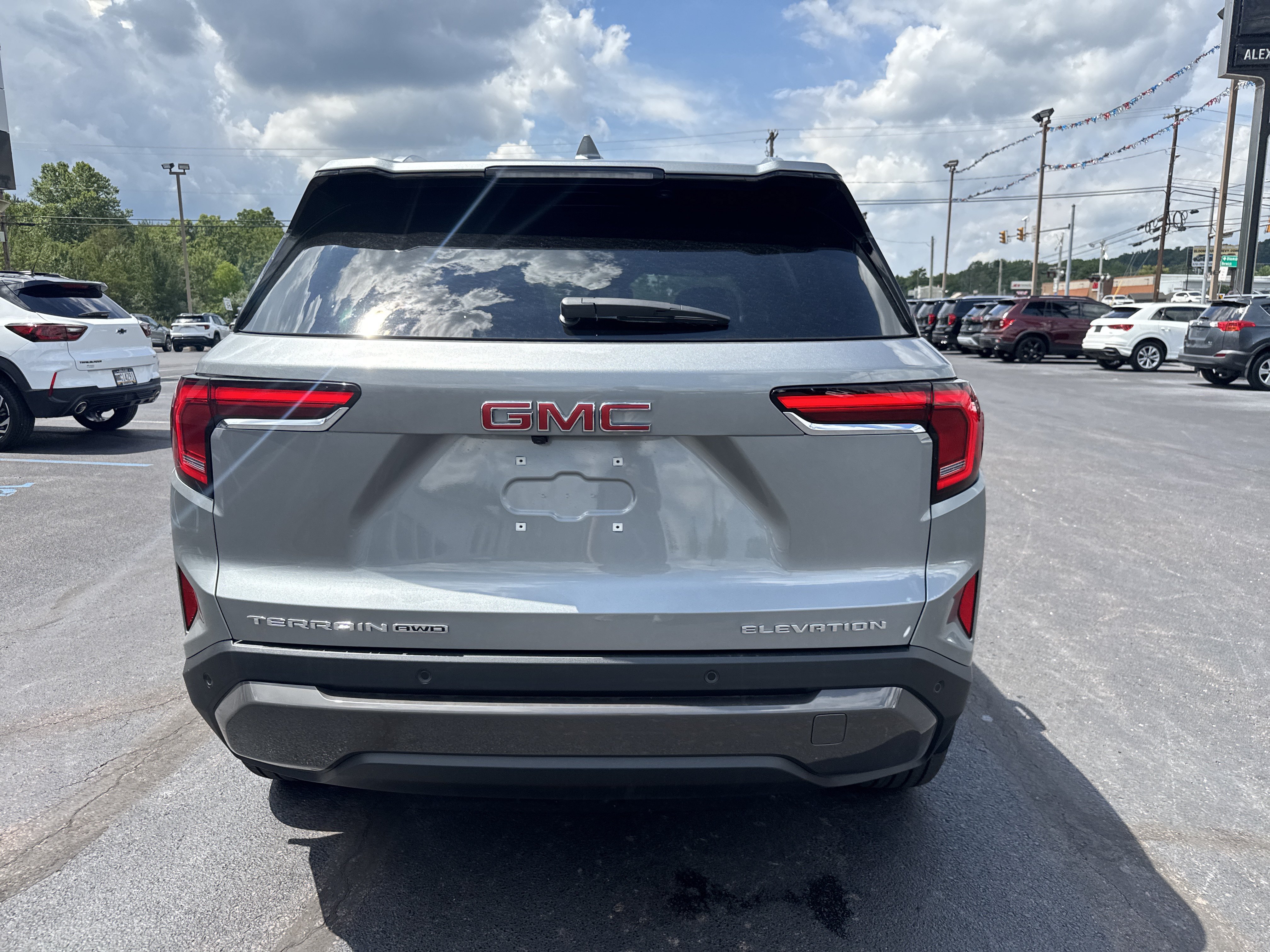 New 2027 GMC Terrain Elevation w/ Elevation Premium Package AWD/4WD image 4