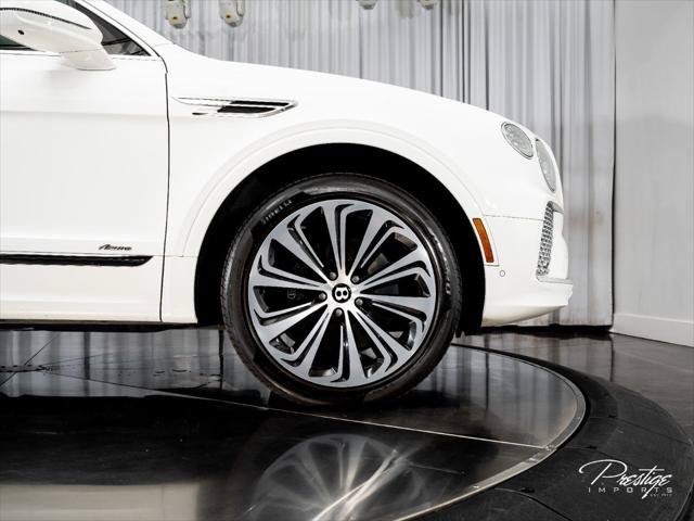 Used 2024 Bentley Bentayga AWD/4WD image 16