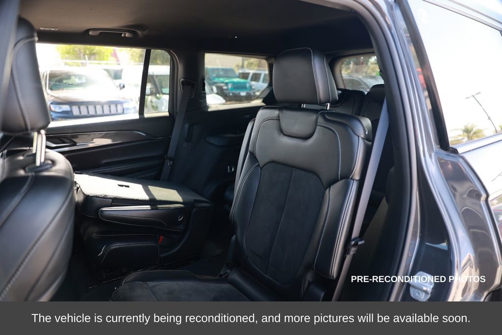 Used 2022 Jeep Grand Cherokee L Laredo image 12