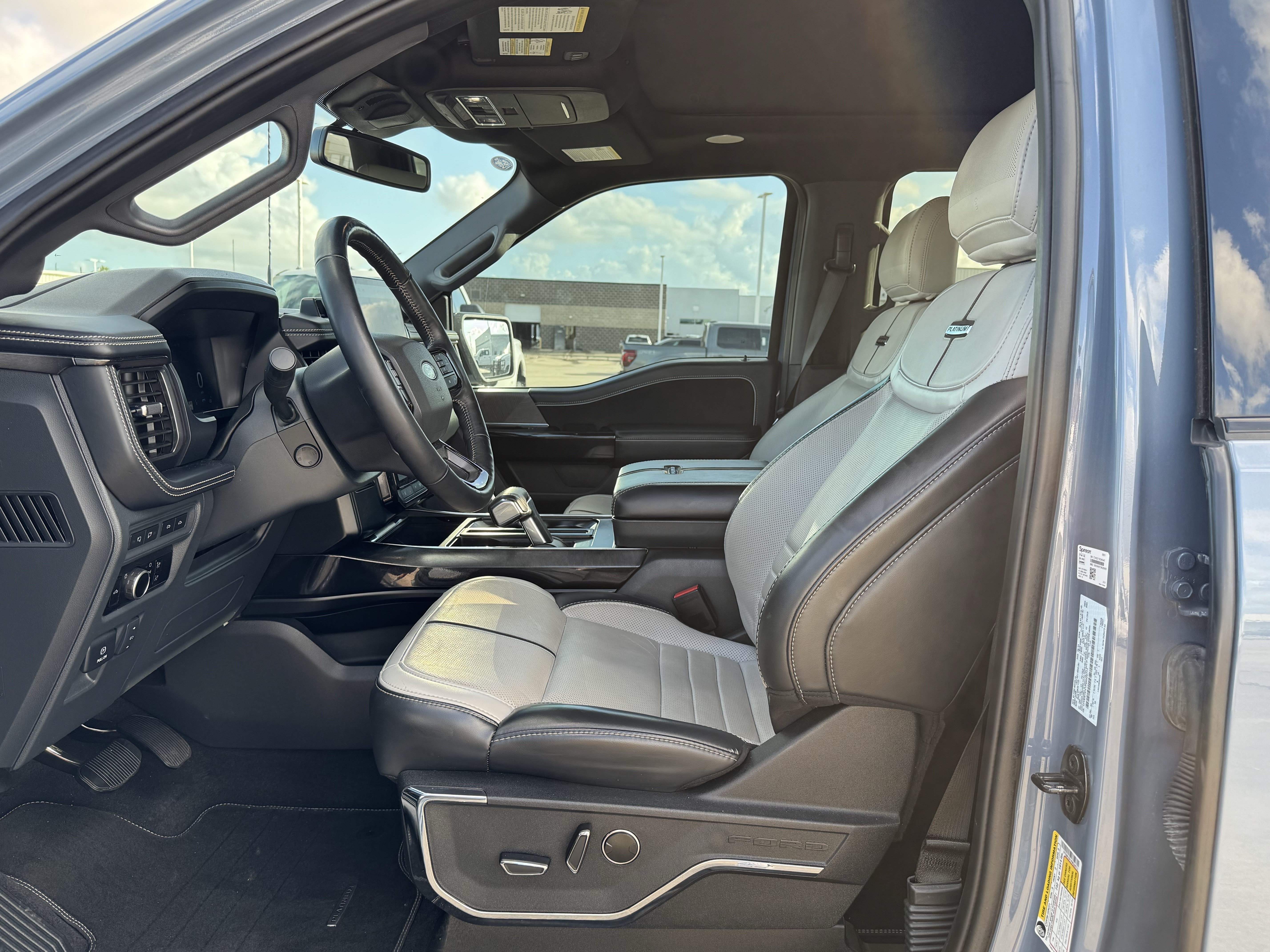 Used 2023 Ford F150 Lightning Platinum AWD/4WD image 18