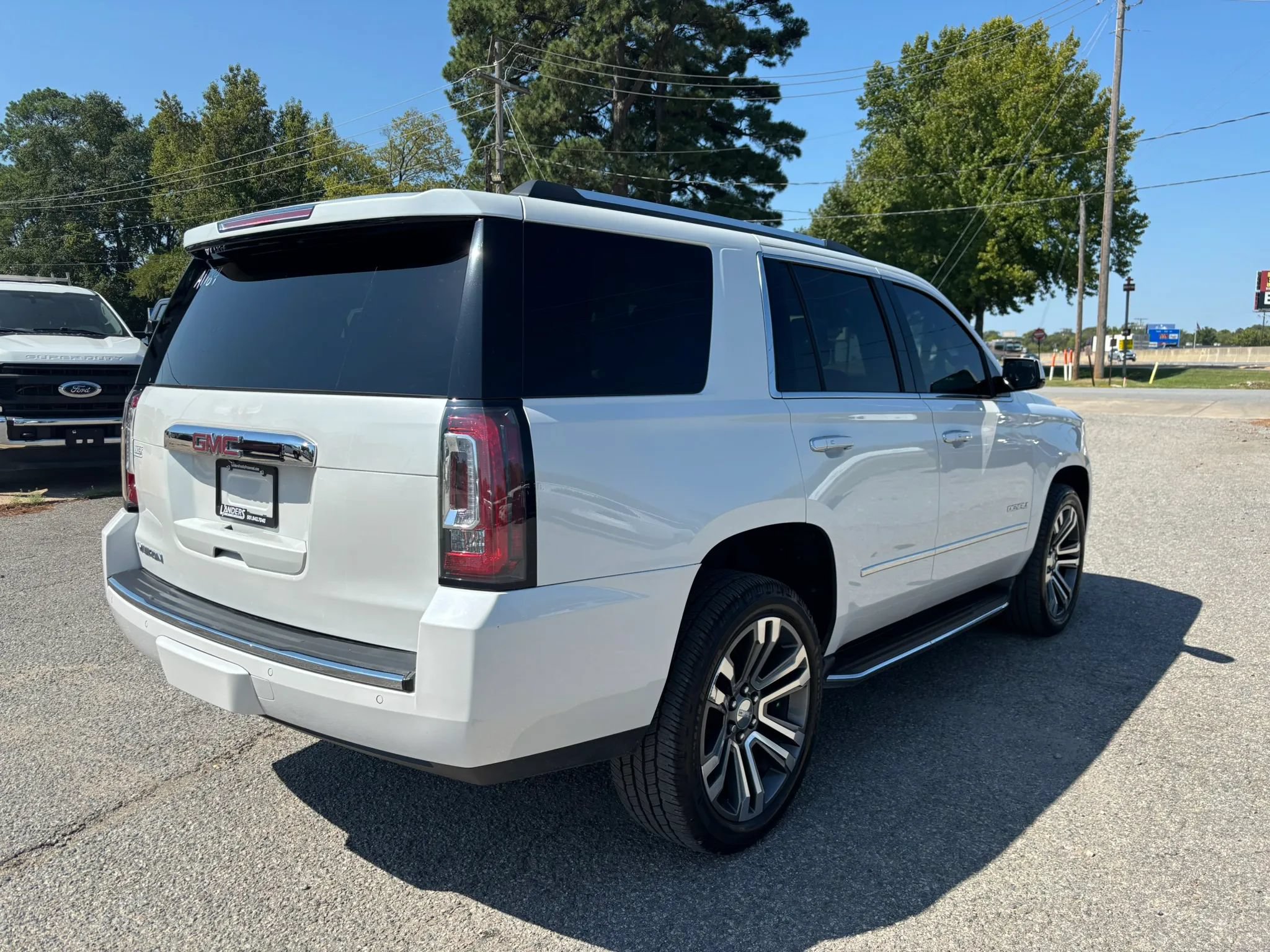 Used 2017 GMC Yukon Denali w/ Open Road Package AWD/4WD image 5