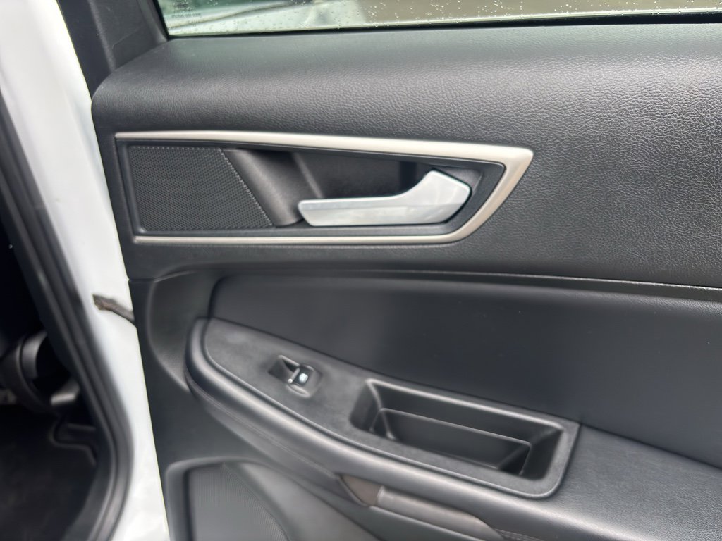 Used 2023 Ford Edge SEL image 12