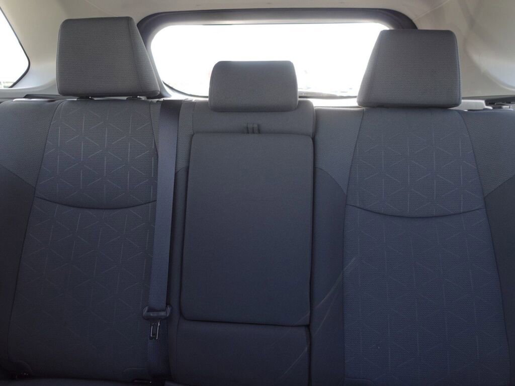 Used 2025 Toyota RAV4 XLE image 16