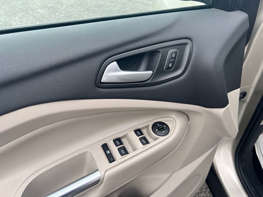 Used 2018 Ford Escape SE image 16