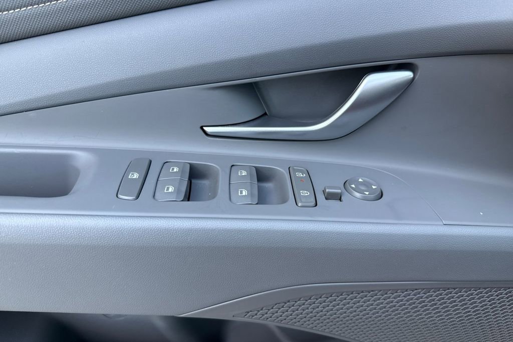 Used 2025 Hyundai Elantra Sport image 8