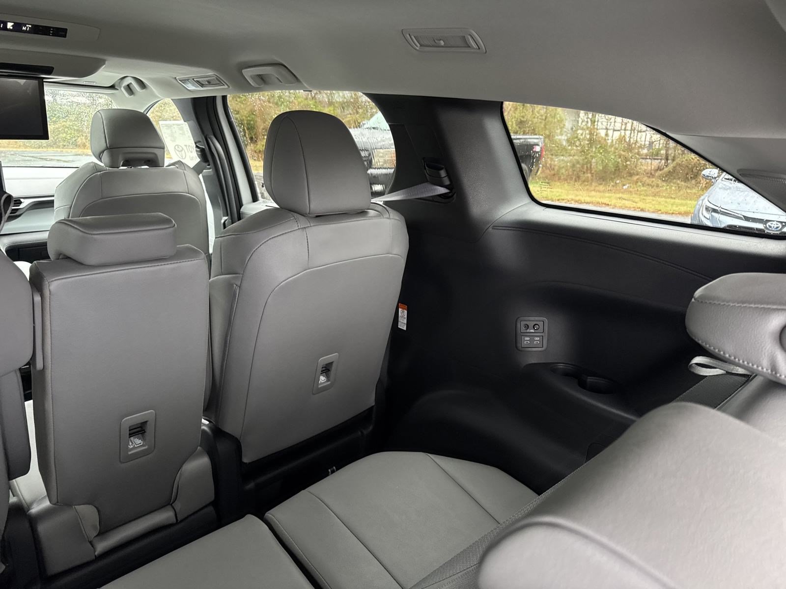 New 2025 Toyota Sienna XLE w/ XLE Plus Package FWD image 42