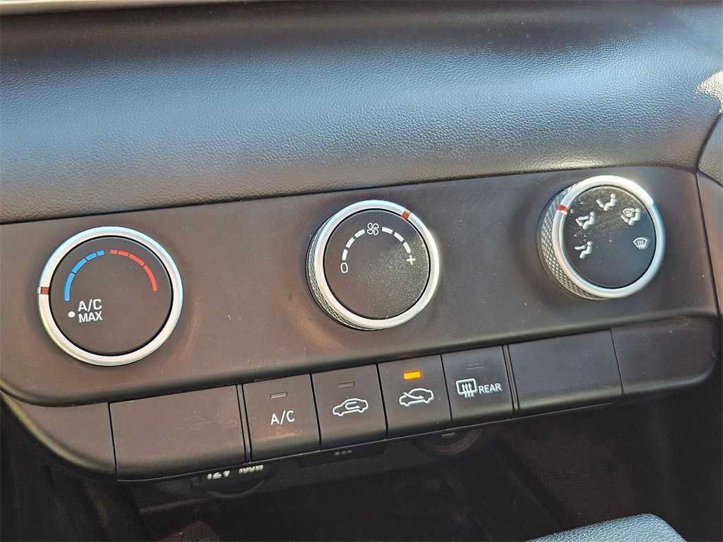 Used 2022 Hyundai Elantra SE w/ Cargo Package image 27