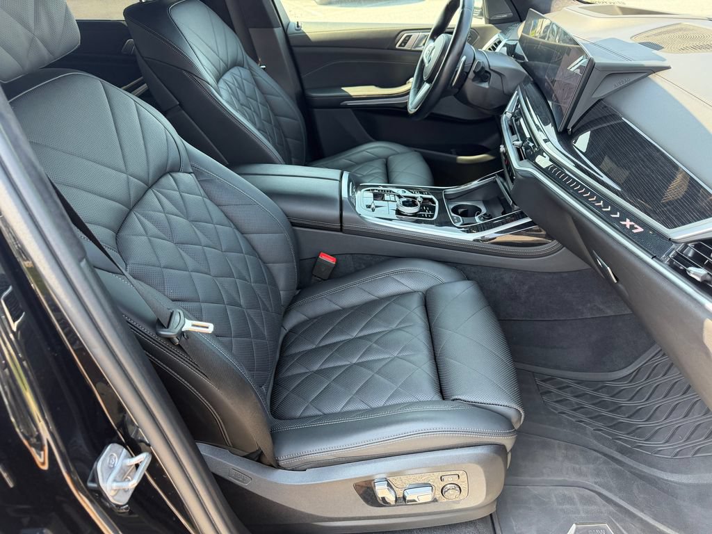 Used 2024 BMW X7 xDrive40i w/ Executive Package AWD/4WD image 16