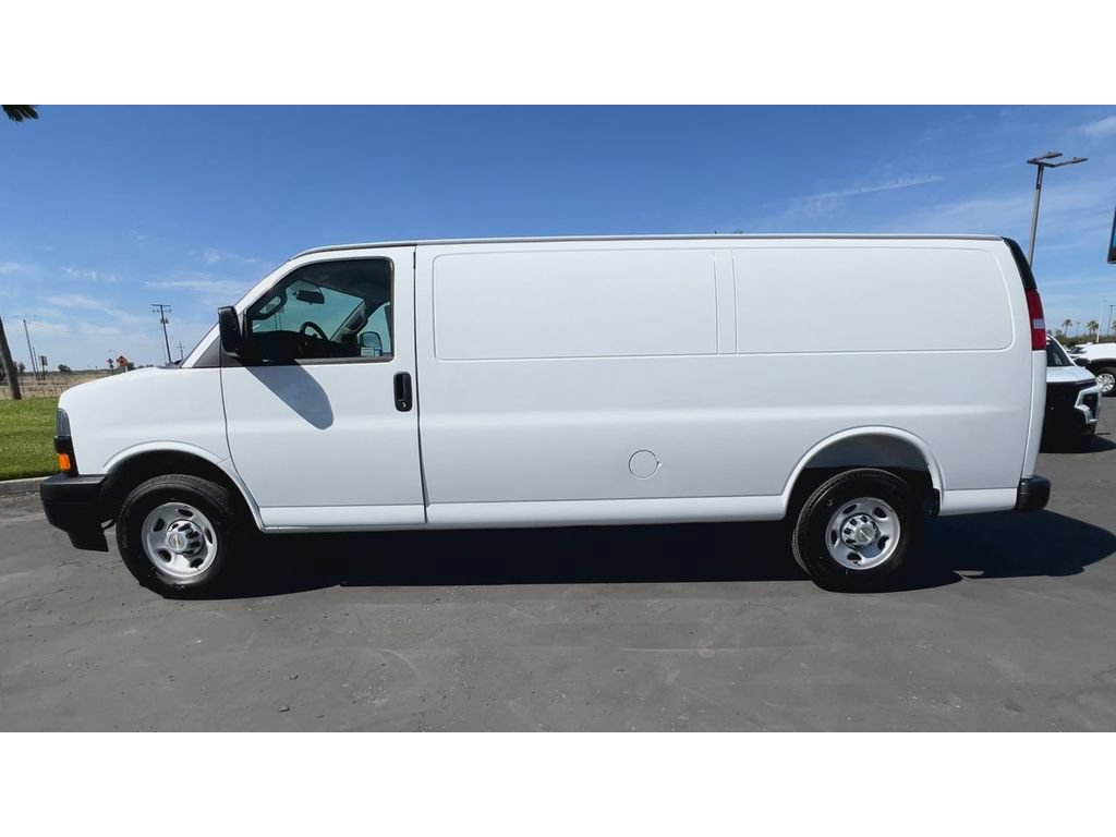 New 2026 Chevrolet Express 2500 Extended w/ Driver Convenience Package RWD image 9