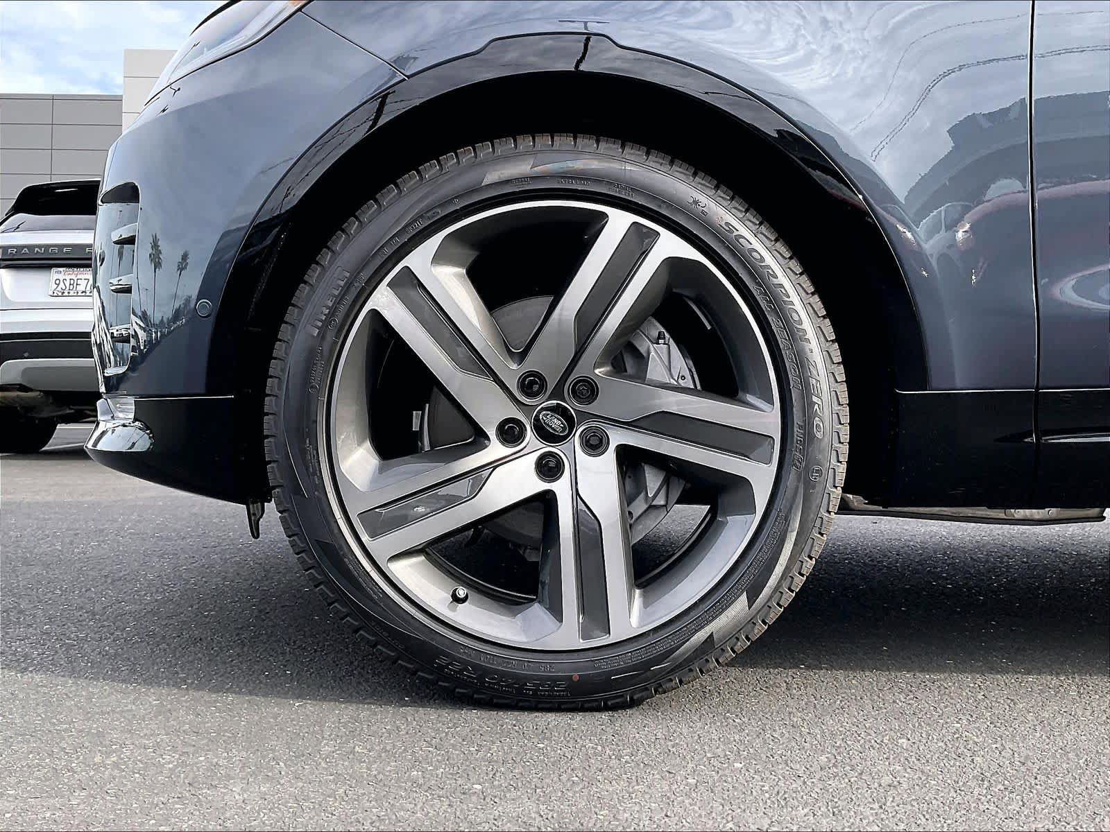 New 2026 Land Rover Discovery Dynamic SE AWD/4WD image 14