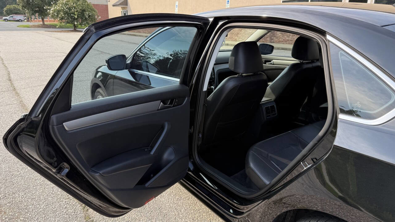 Used 2014 Volkswagen Passat 1.8T SE image 11
