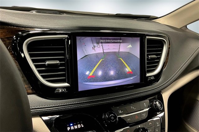 Used 2023 Chrysler Pacifica Limited image 15