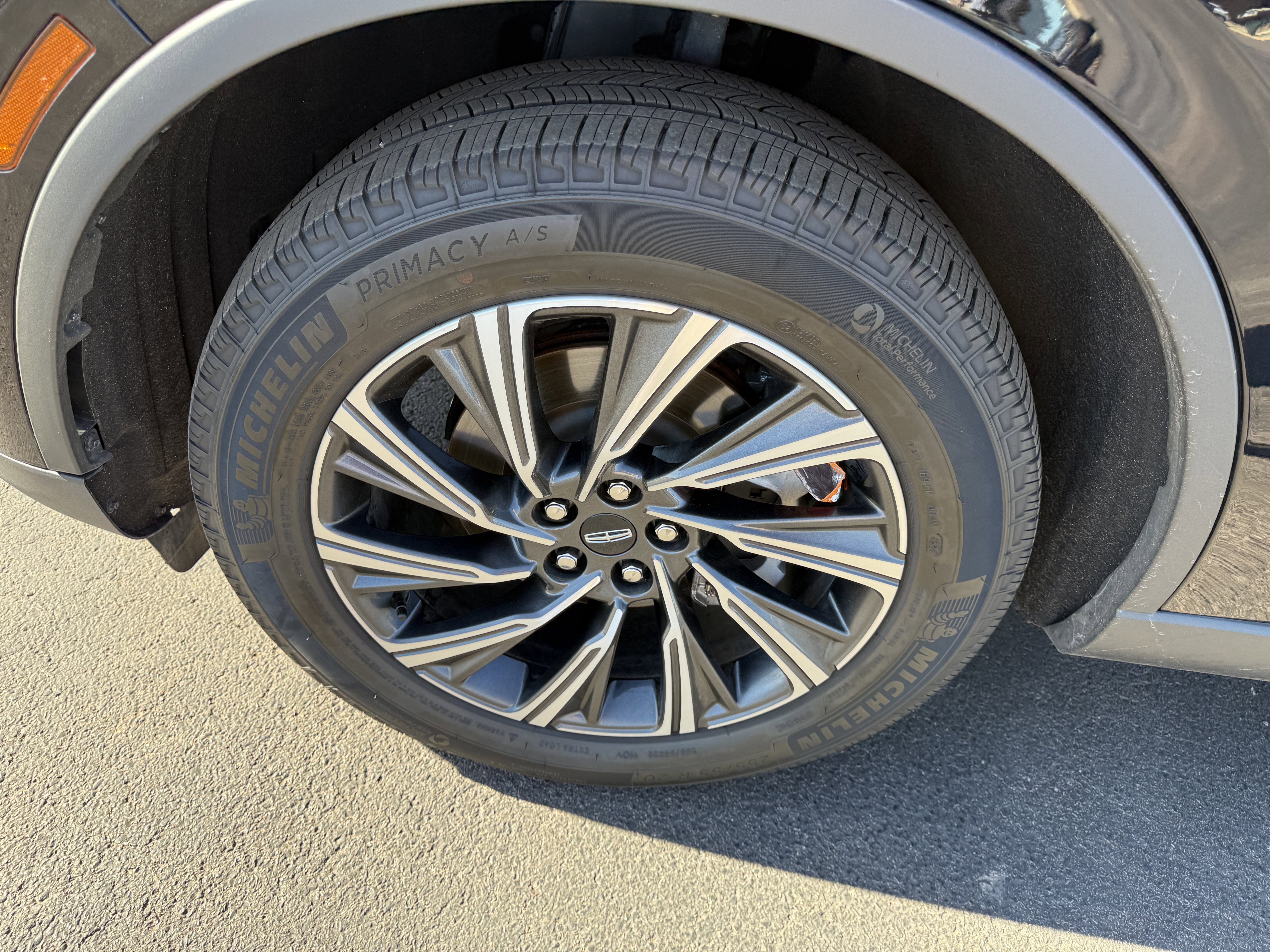 Used 2025 Lincoln Aviator AWD image 5