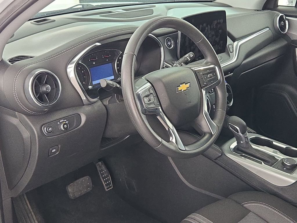 Used 2025 Chevrolet Blazer LT FWD image 16