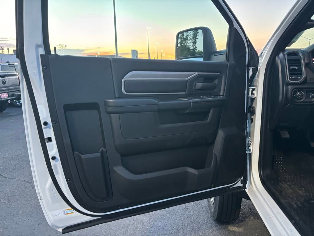 New 2024 RAM 5500 4x4 Regular Cab image 13