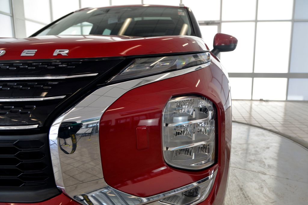 Used 2023 Mitsubishi Outlander SE image 11