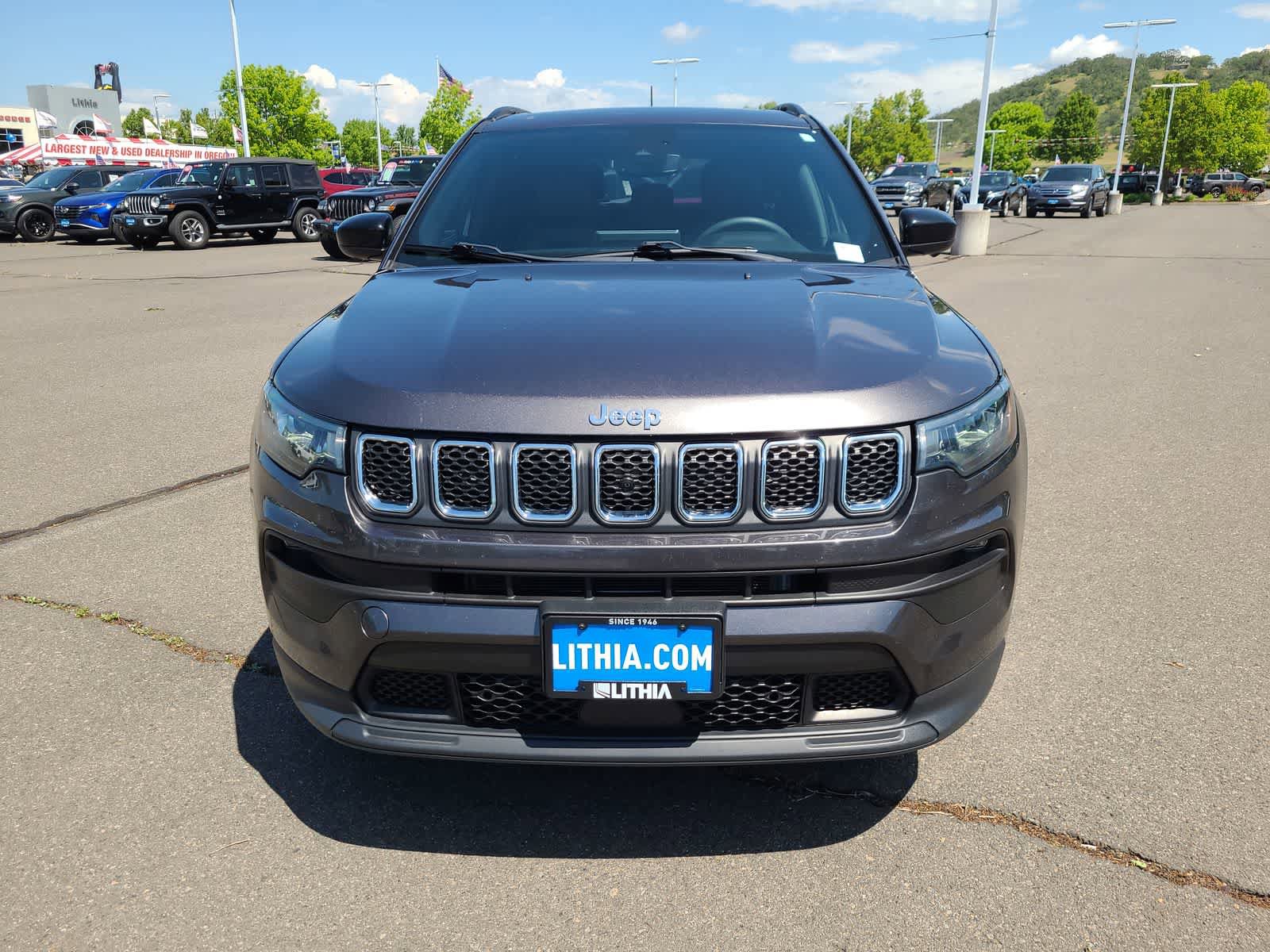 Used 2023 Jeep Compass Latitude w/ Sun and Sound Group AWD/4WD image 14