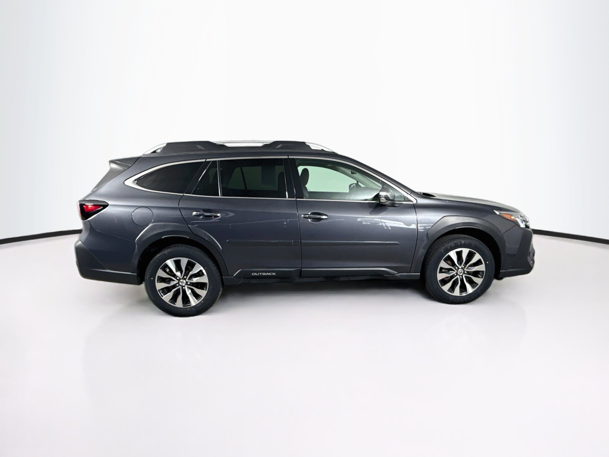 Used 2024 Subaru Outback Touring AWD/4WD image 2