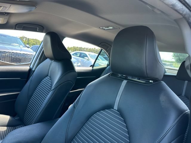 Used 2022 Toyota Camry SE FWD image 12