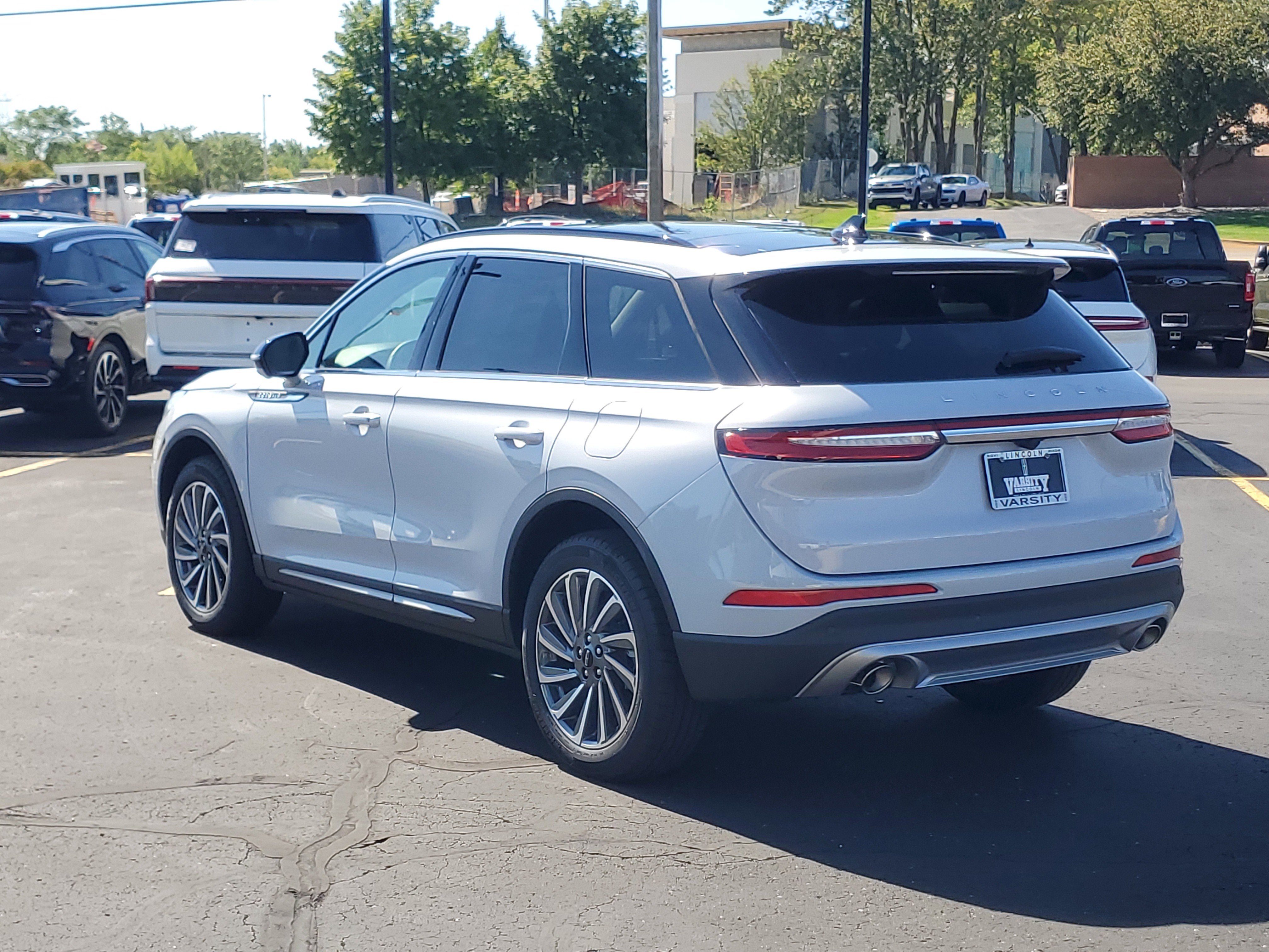 New 2025 Lincoln Corsair Reserve w/ Equipment Group 202A image 3