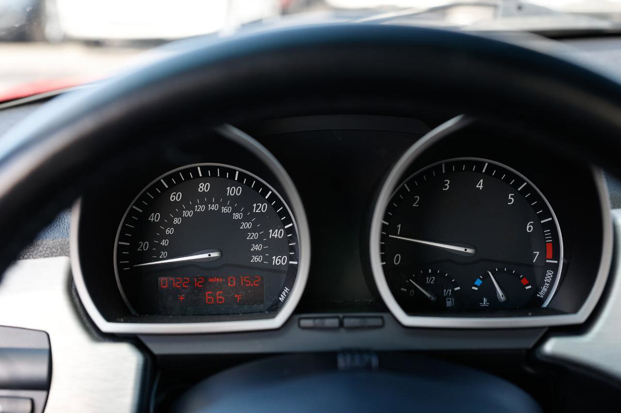 Used 2005 BMW Z4 2.5i image 23