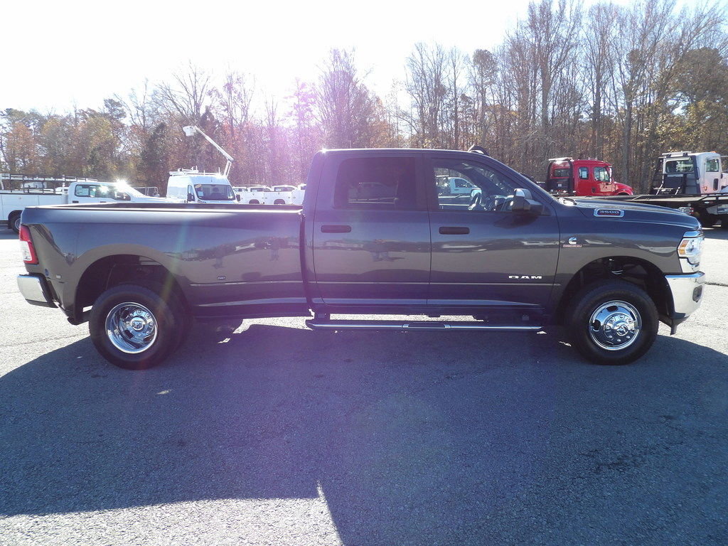 Used 2022 RAM 3500 Big Horn AWD/4WD image 6