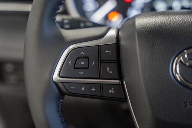 New 2025 Toyota Highlander XLE image 30