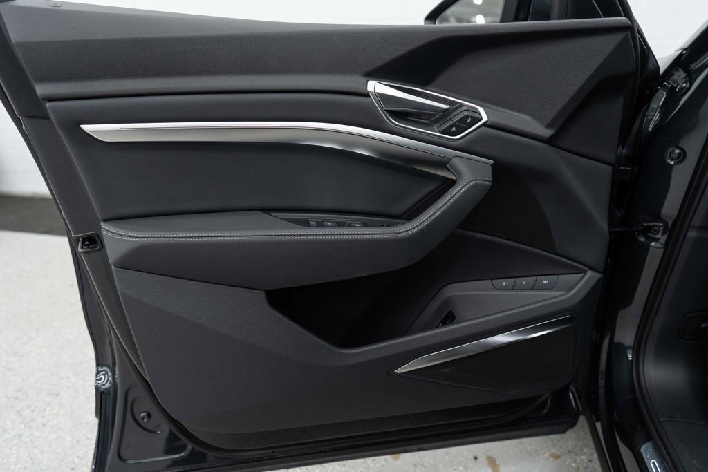 Used 2021 Audi e-tron Premium Plus w/ Premium Plus Package image 16