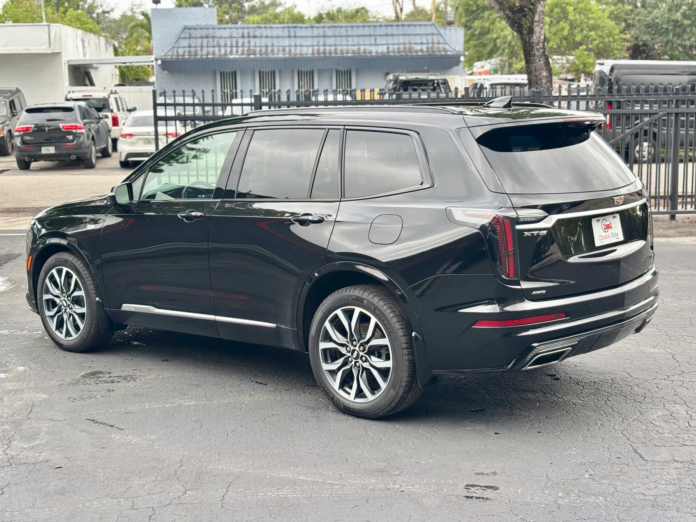 Used 2021 Cadillac XT6 Sport w/ Platinum Package AWD/4WD image 4