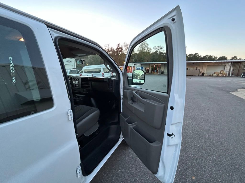 Used 2023 GMC Savana 2500 w/ Driver Convenience Package image 17