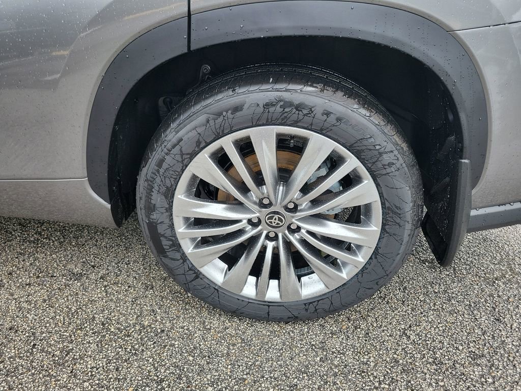 New 2026 Toyota Highlander Platinum image 31