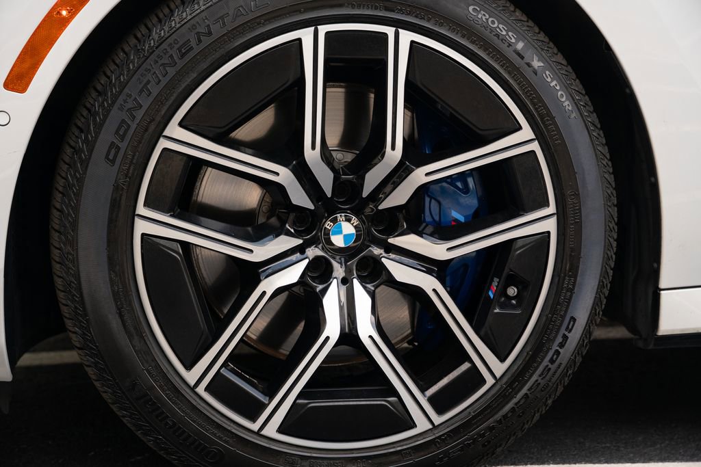 Used 2023 BMW 760i xDrive AWD/4WD image 24