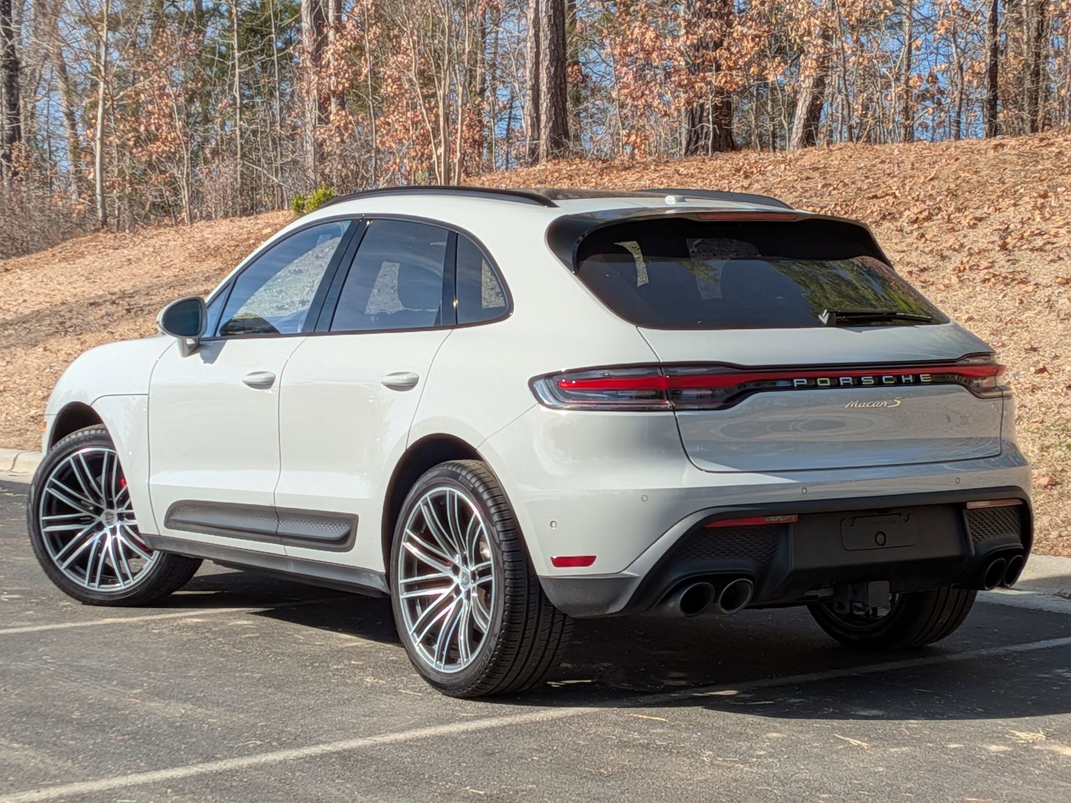 Used 2025 Porsche Macan S AWD/4WD image 3