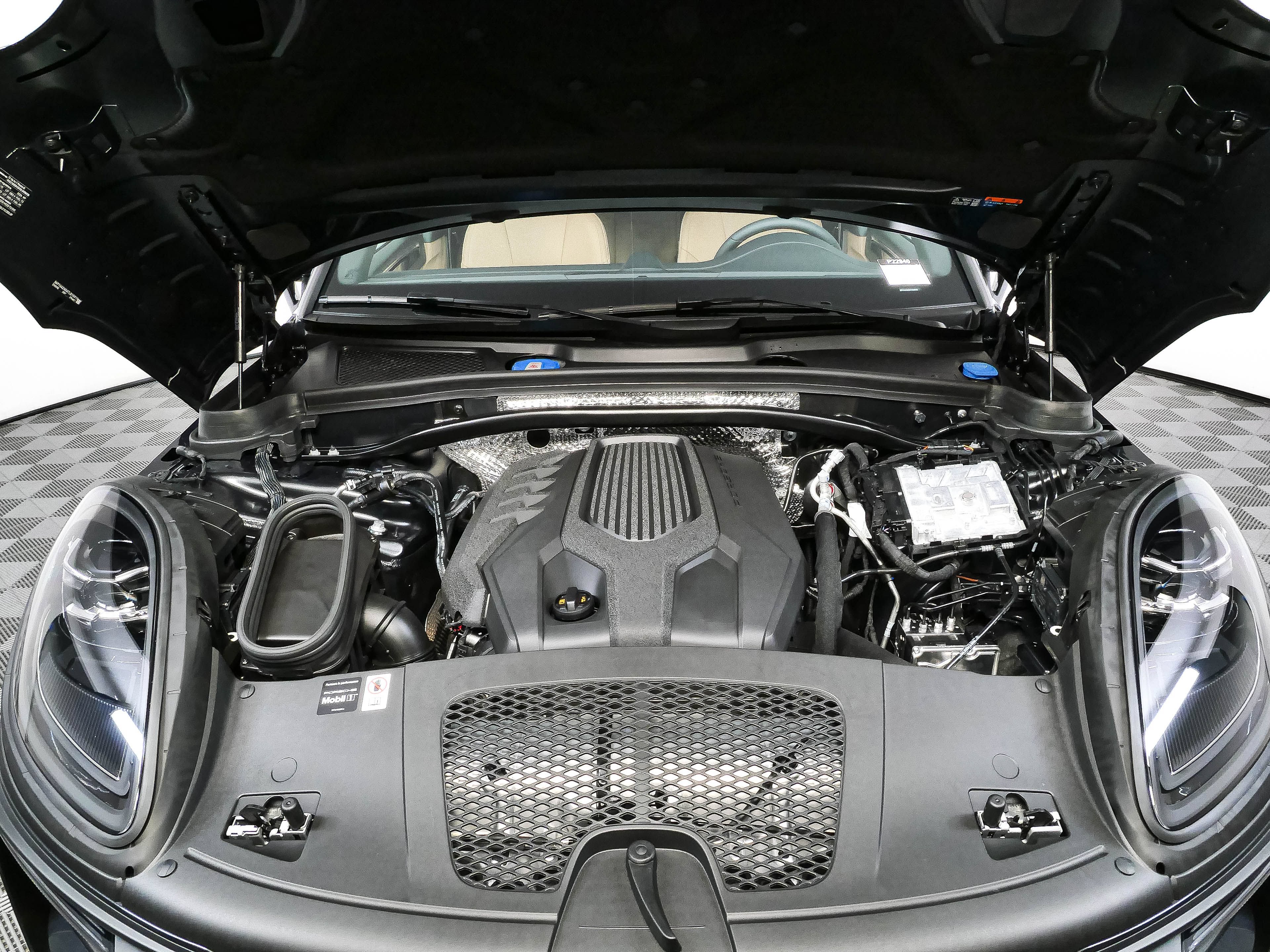 New 2026 Porsche Macan Turbo AWD/4WD image 34