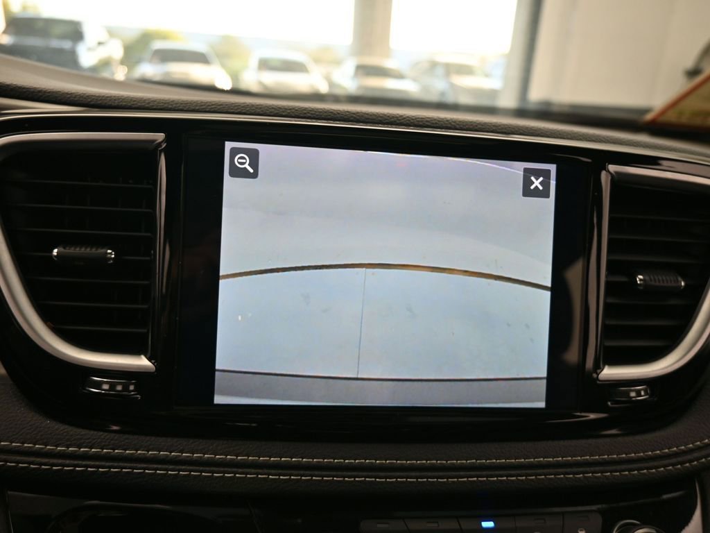 Used 2024 Chrysler Pacifica Limited w/ S Appearance Package image 24