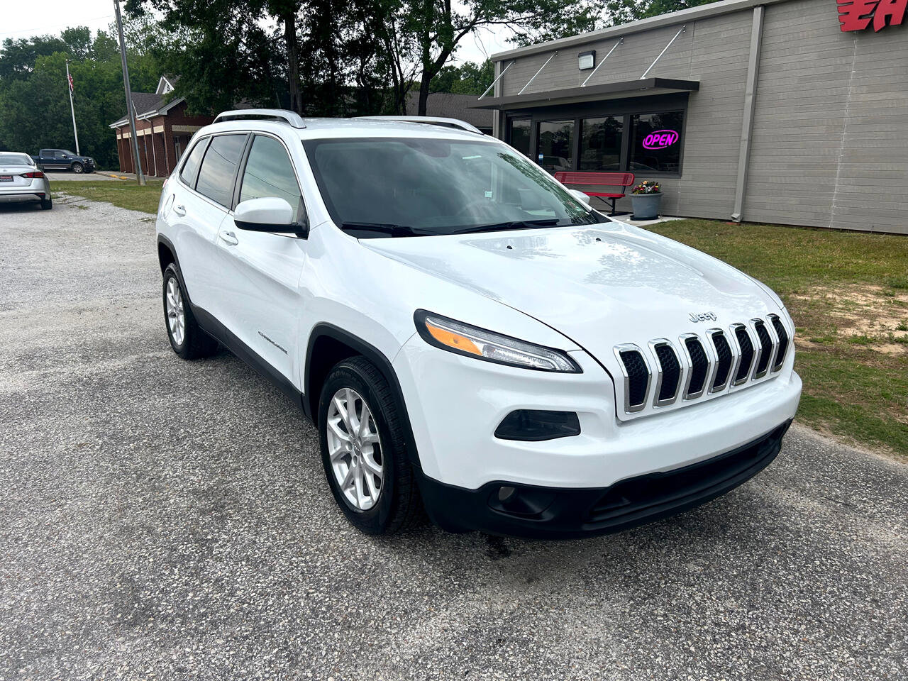 Used 2018 Jeep Cherokee Latitude w/ Mobile Office Group image 7