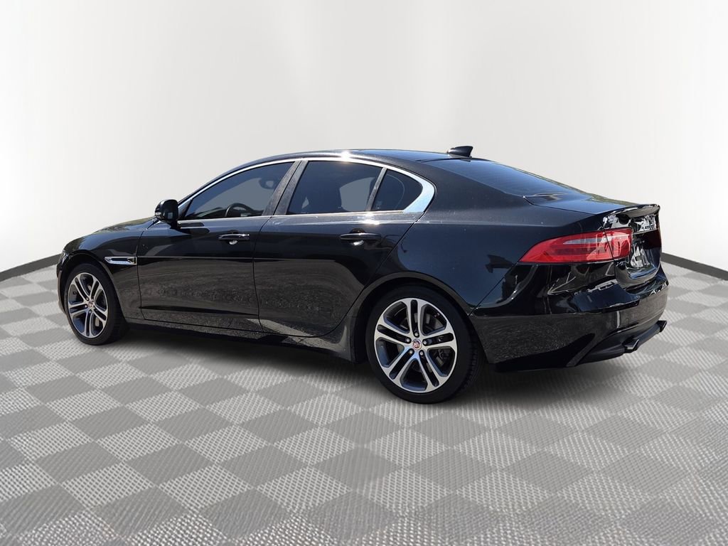 Used 2017 Jaguar XE Premium image 4