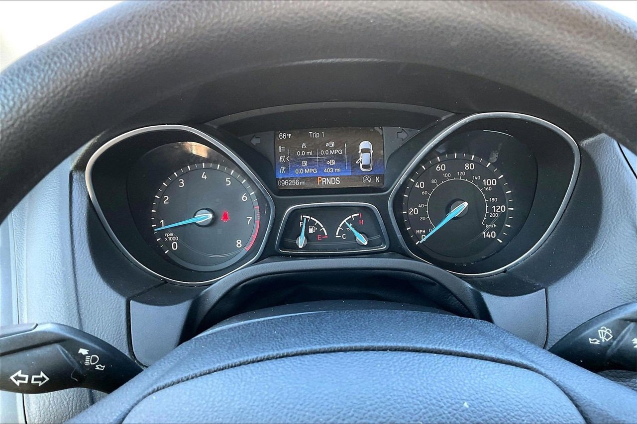 Used 2018 Ford Focus SE w/ SE Appearance Package image 11