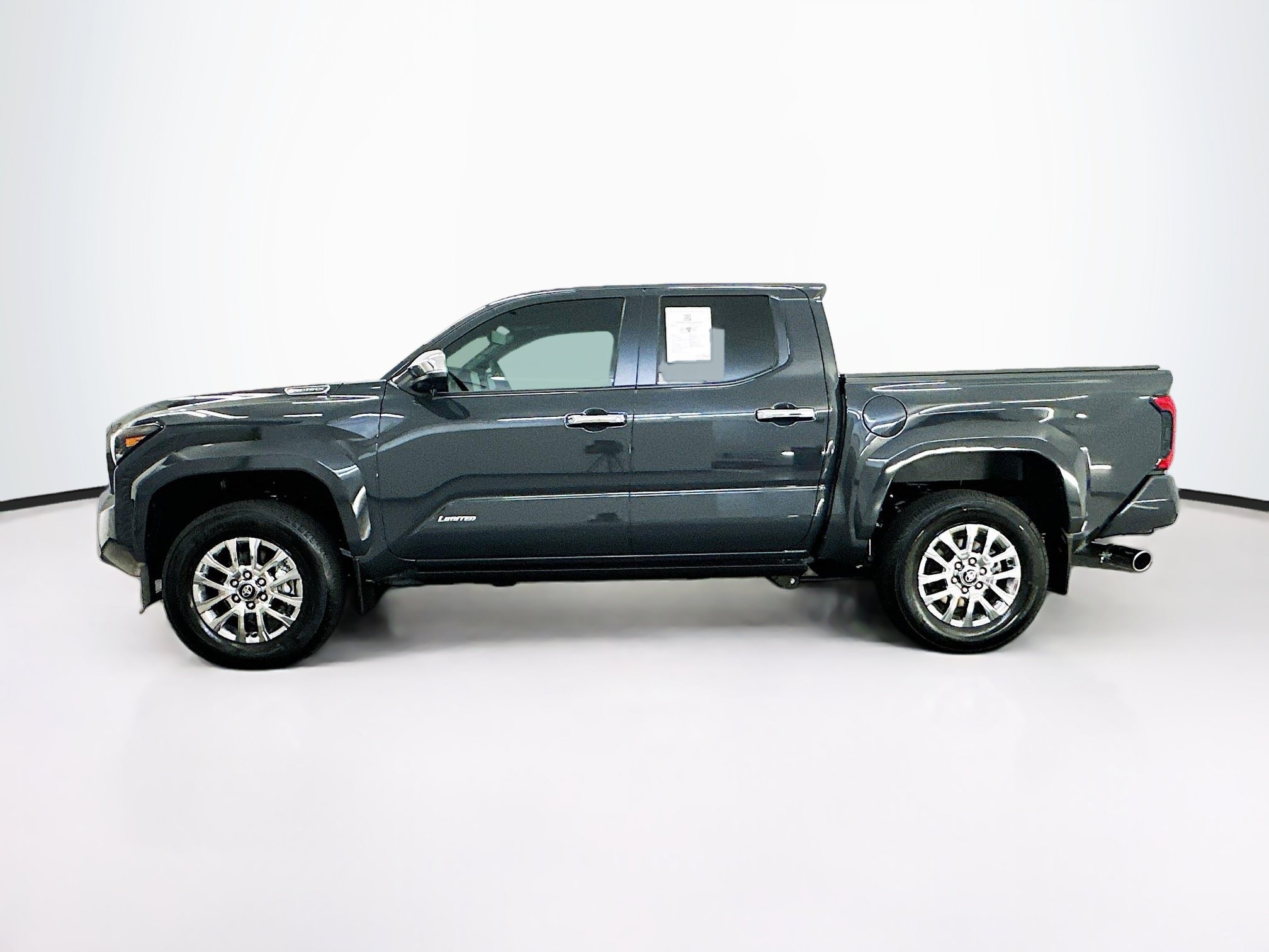 Used 2025 Toyota Tacoma Limited AWD/4WD image 4