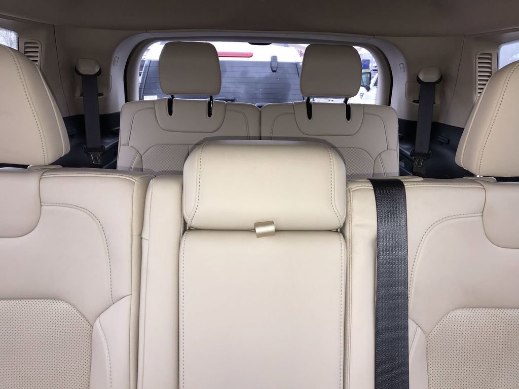 Used 2022 Jeep Grand Cherokee L Limited w/ Luxury Tech Group II image 23